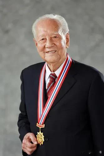 小时候杂志看到猜字谜。
一点朱德总司令，三军元帅叶剑英。
口说六国周恩来，十万大