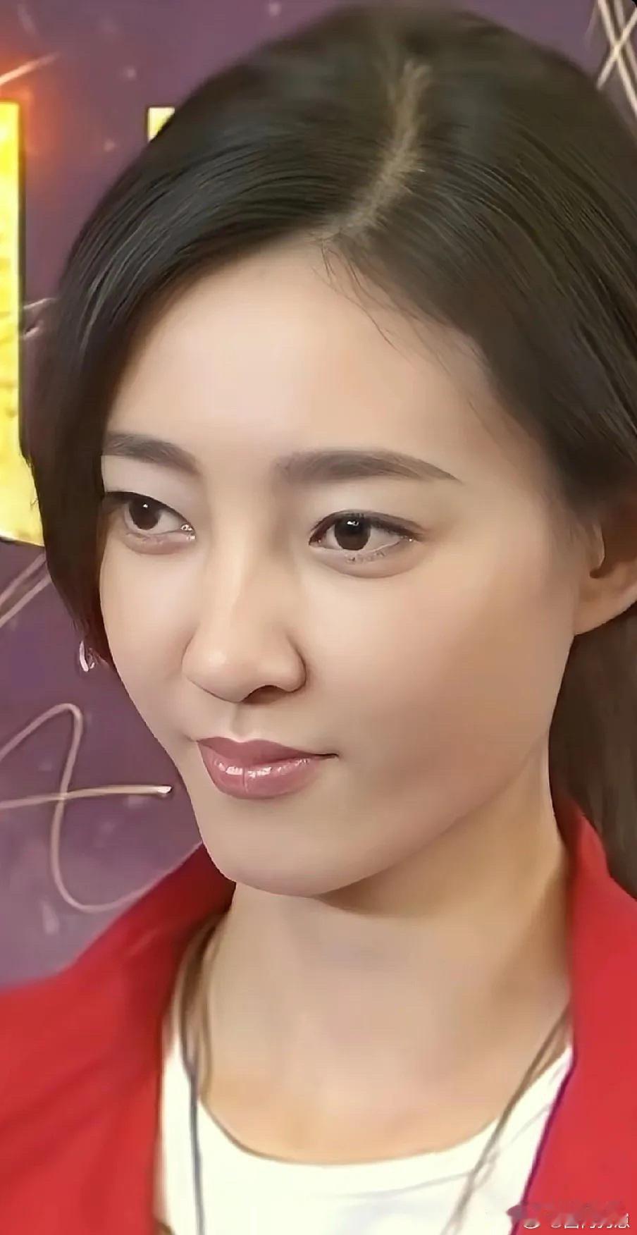 素颜也能轻松封神，王丽坤真·素颜女神，干净清透又高级 