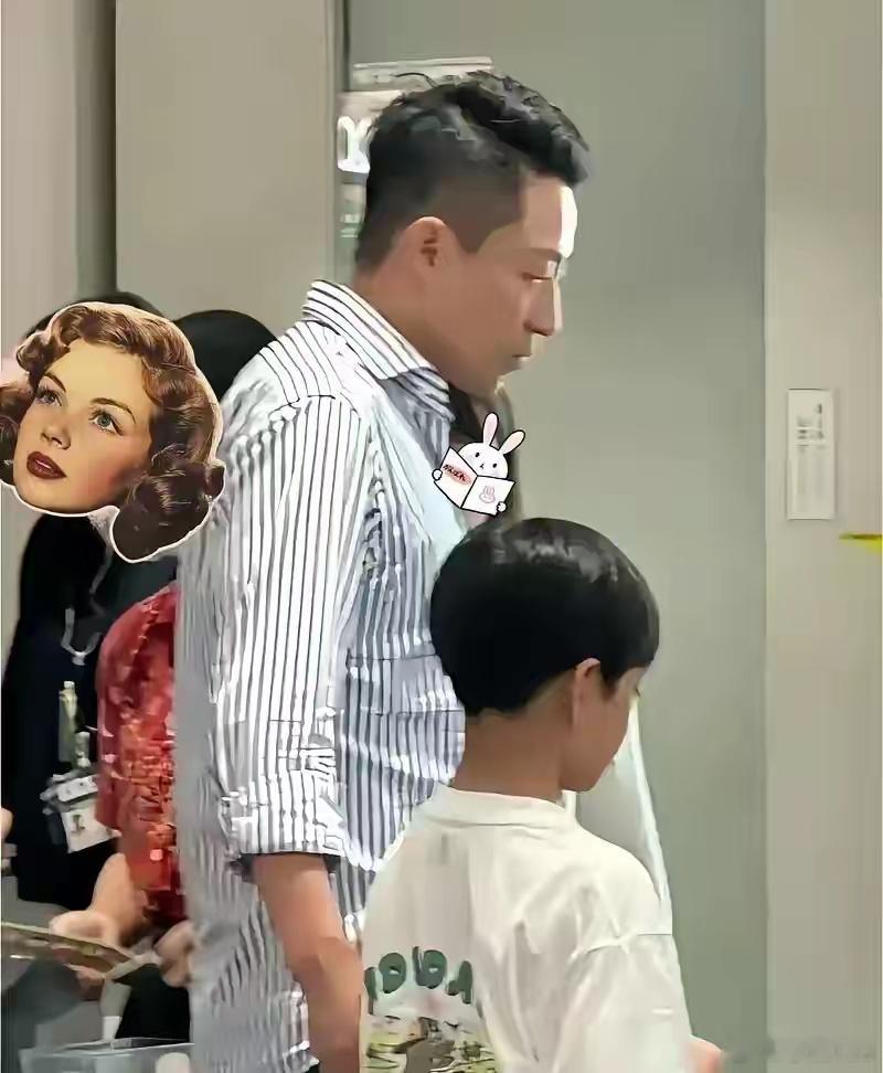 汪小菲憋屈三年终于能光明正大把俩孩子搂进怀里。连续六天没出过门，就守着闺女儿子转