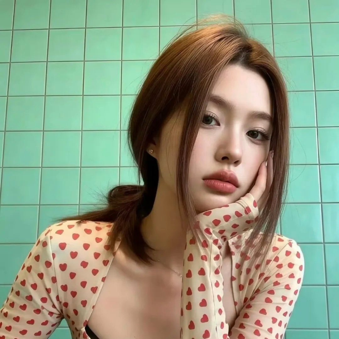 𝑾𝒆𝑪𝒉𝒂𝒕女生头像｜总会在某个瞬间 反复思考生命的意义 