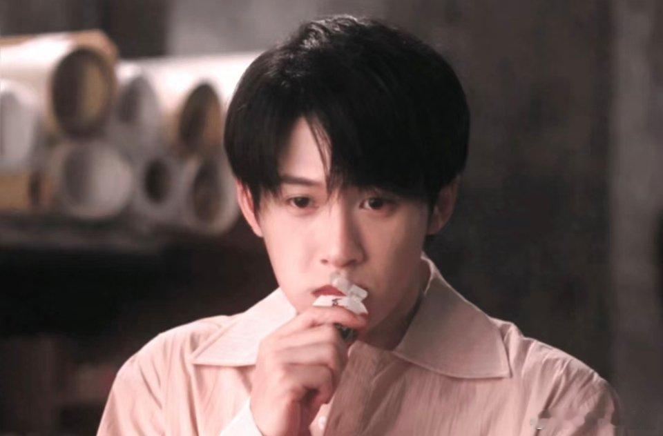 猎罪图鉴植入 暗广，也没有很生硬的硬cue 我就觉得还好[允悲][允悲]而且植入