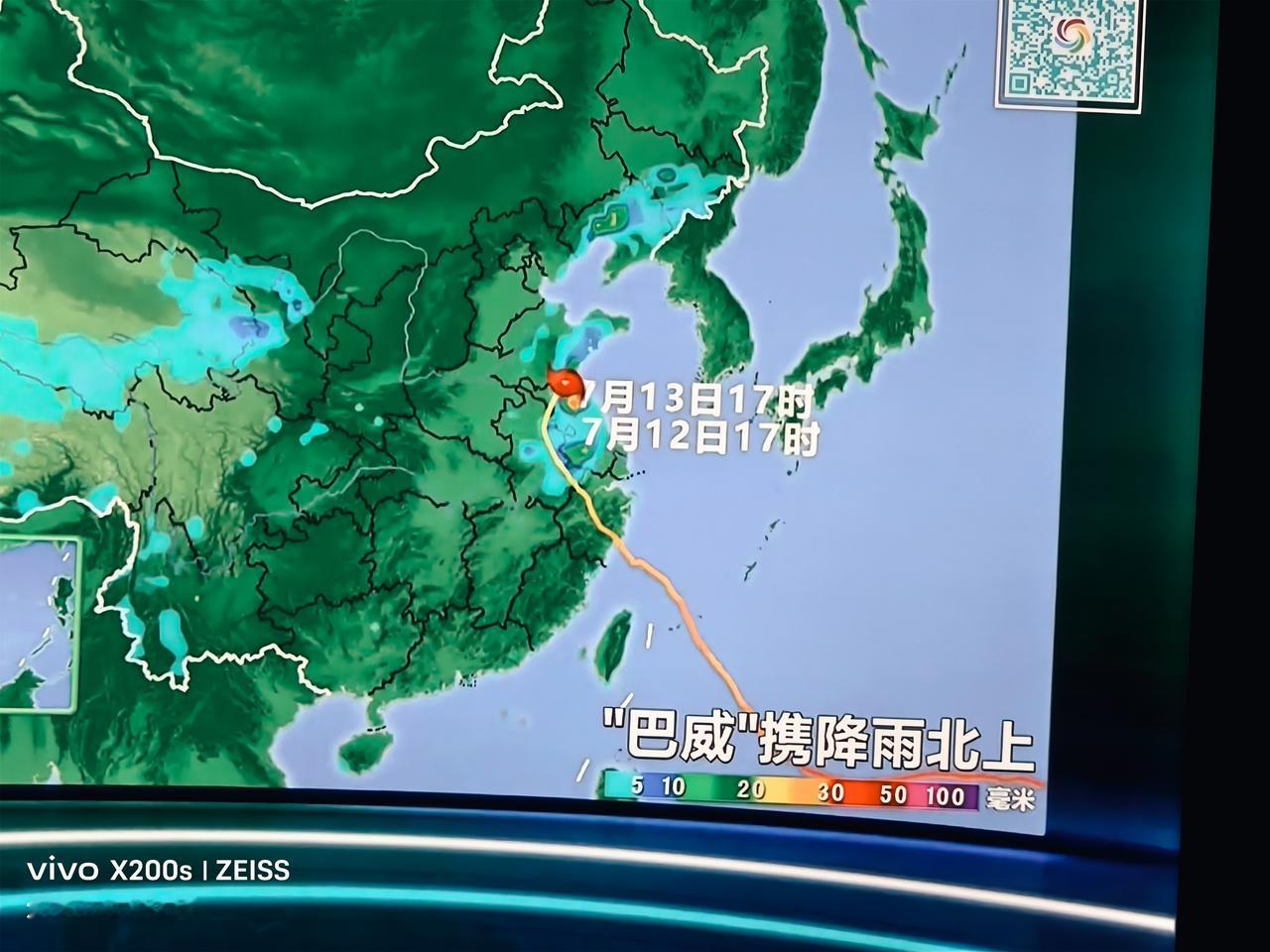 致敬劳动者
        2026年7月12日，我们小区相关人员在领导的统一指