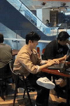 天呐！头发揭下来的一瞬间，脖子都变短了，衣服也变廉价了，戴上那一刻，又从穿地摊货