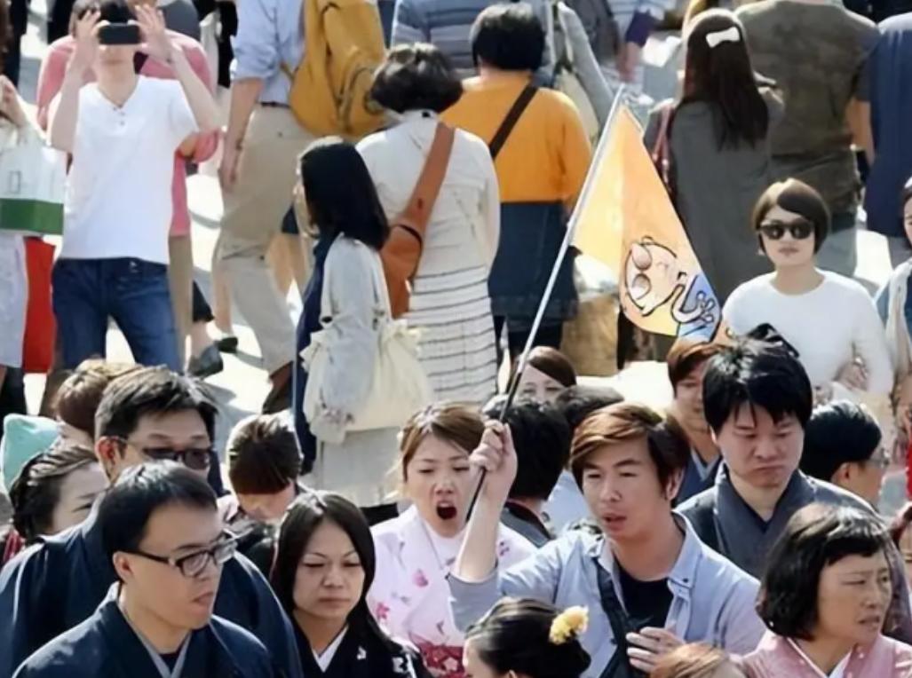 “开战即封门”这句话，绝对不是危言耸听，真要到了那一天，日本那几十万拿着中国护照