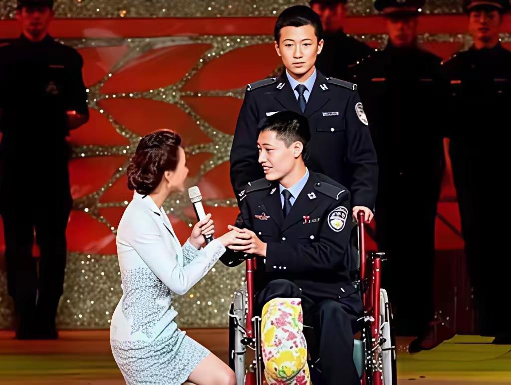 你们认识这位美女主持人吗？
她的身材很标准东方美女化身，她的为人一流正气凛然，就