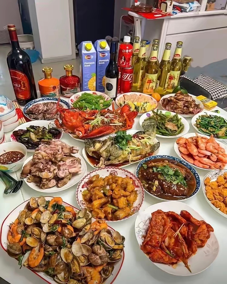 这一桌没个2000应该下不来吧？ 