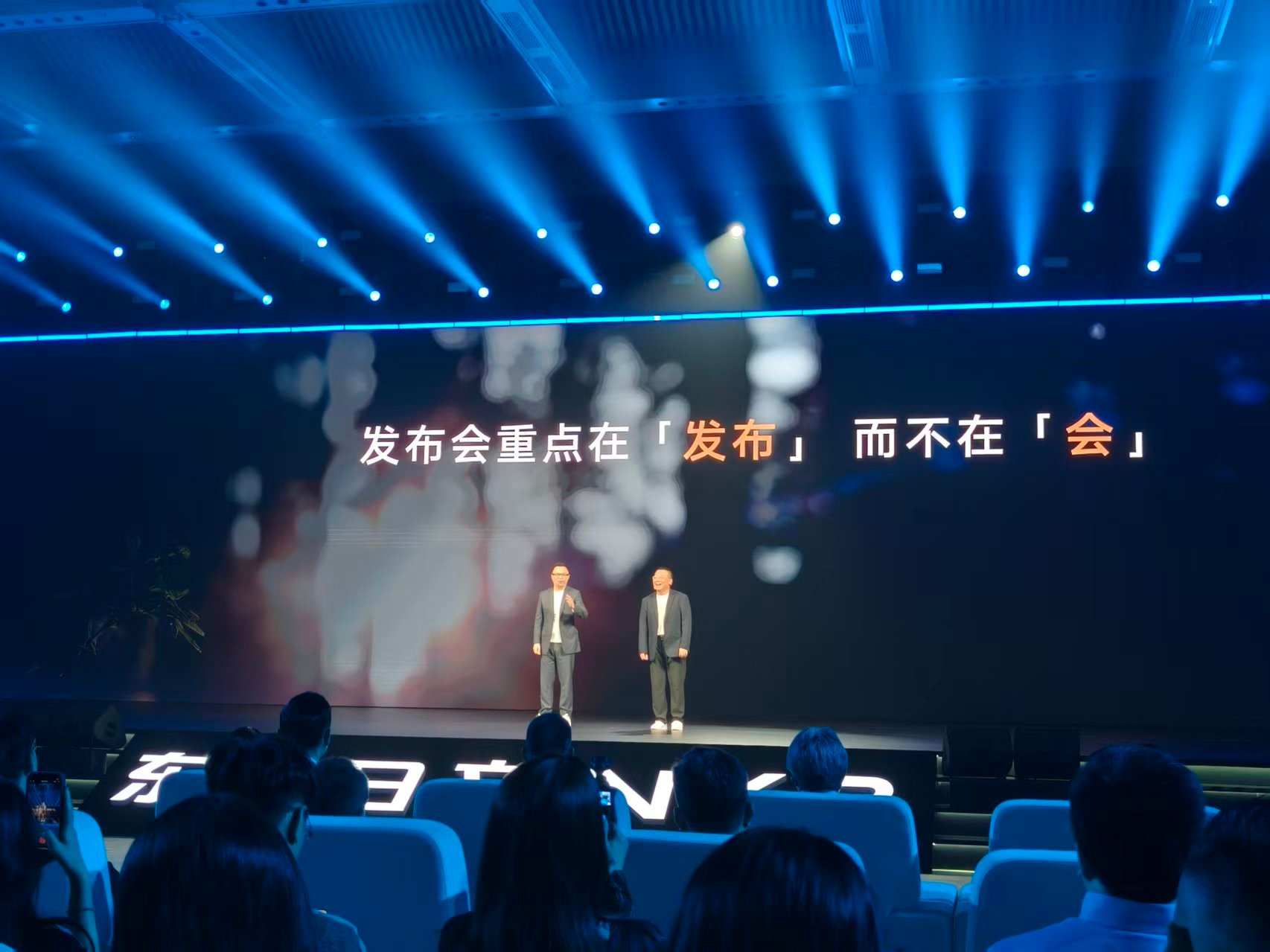 卧槽！不是！兄弟！！！！你跟我说。我刚试完那个四座好多好多店按摩甚至可以从肩膀按