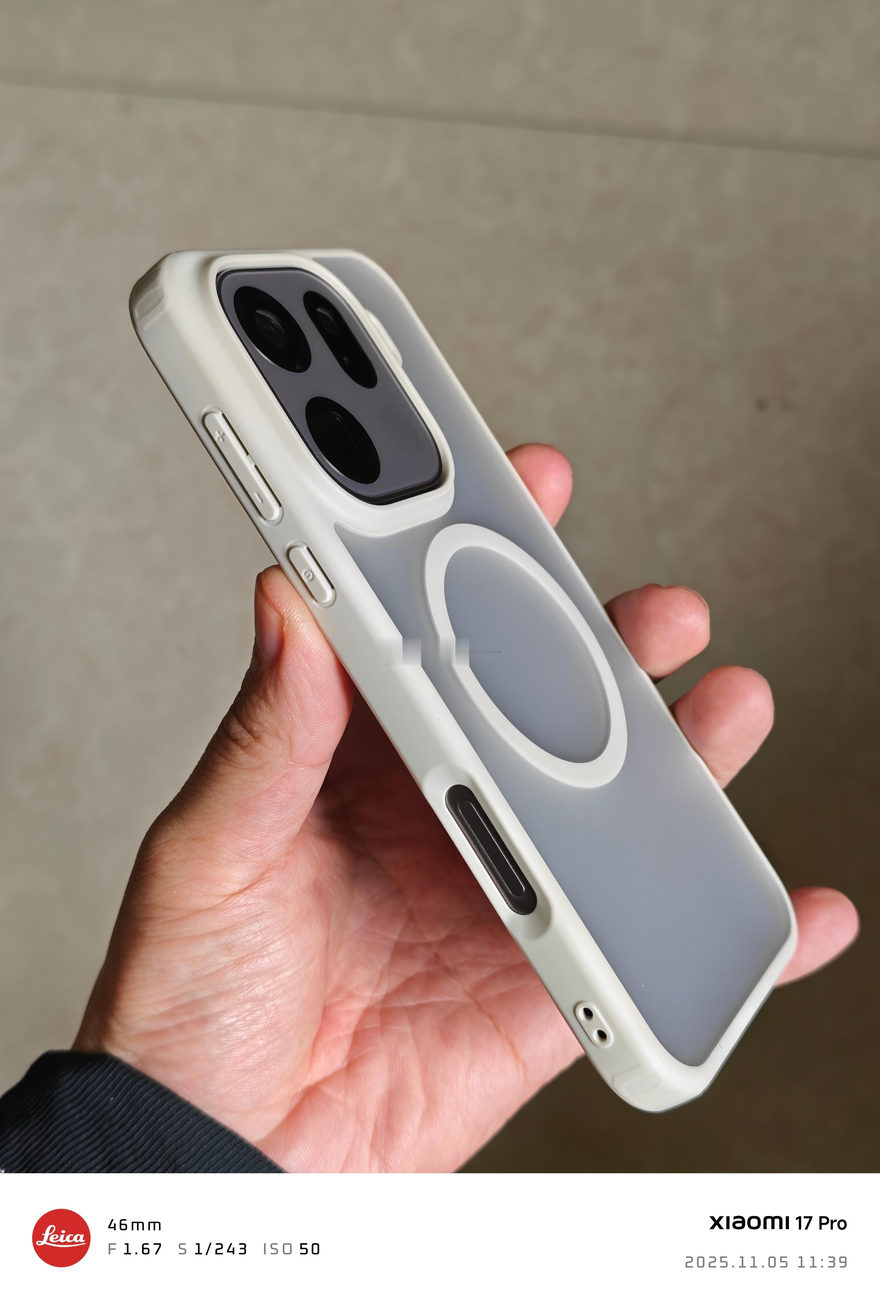 oppofindx9pro的设计我个人最喜欢，镜头控制的刚刚好，握持手感不错。至