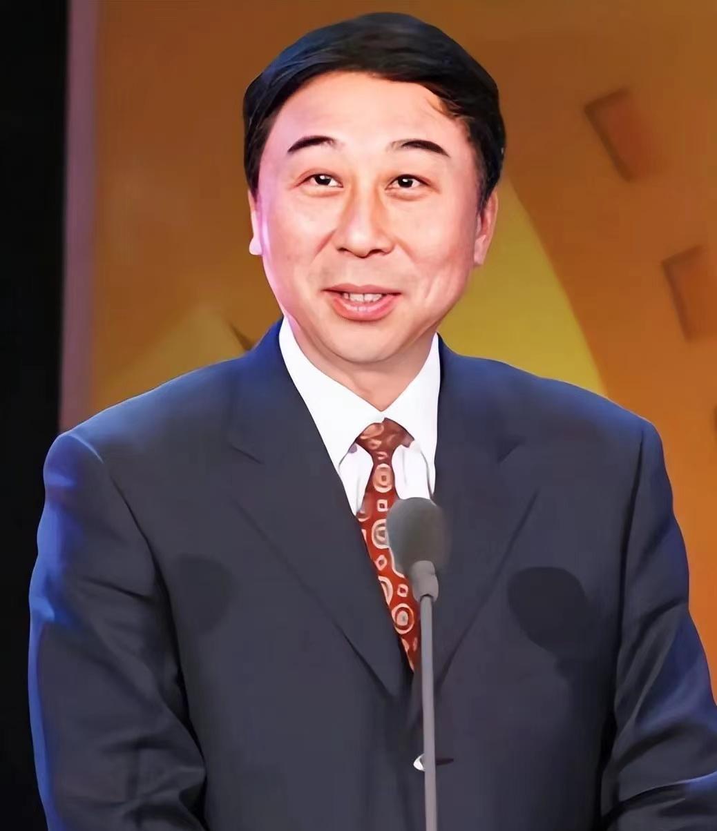 当年，冯巩的搭档刘伟执意要移民澳大利亚，师父马季苦苦挽留，刘伟就是不听，爱徒心切