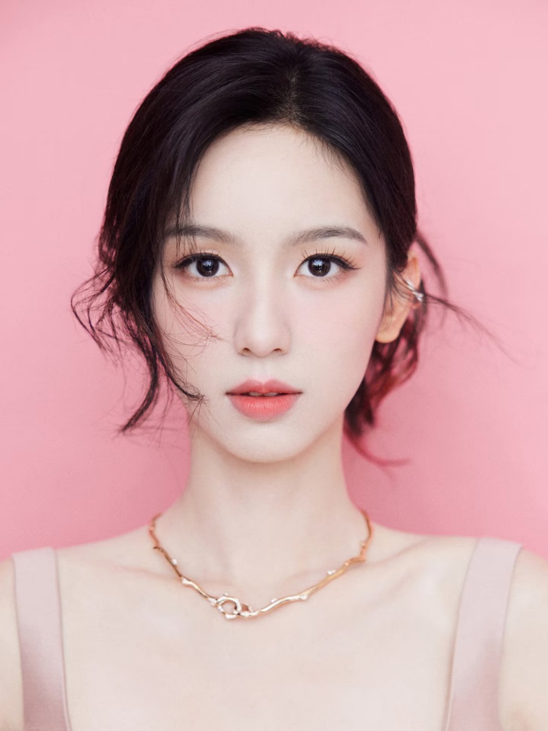 网评内地娱乐圈颜值天花板的十位年轻女星：No.1 王楚然No.2 赵露思No.3
