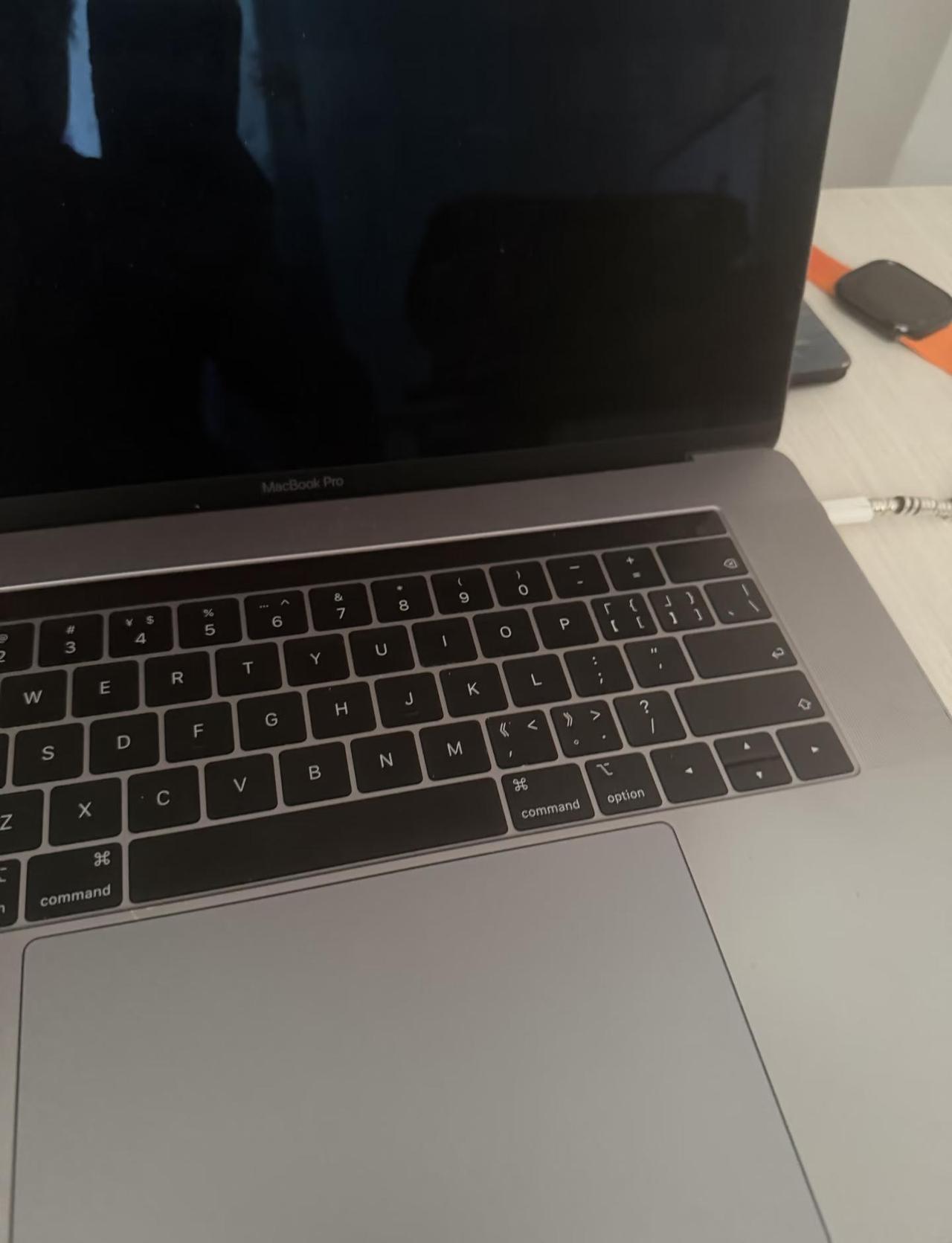 老Mac插电开不了机怎么办，一个月没使用
笔记本维修 macbook