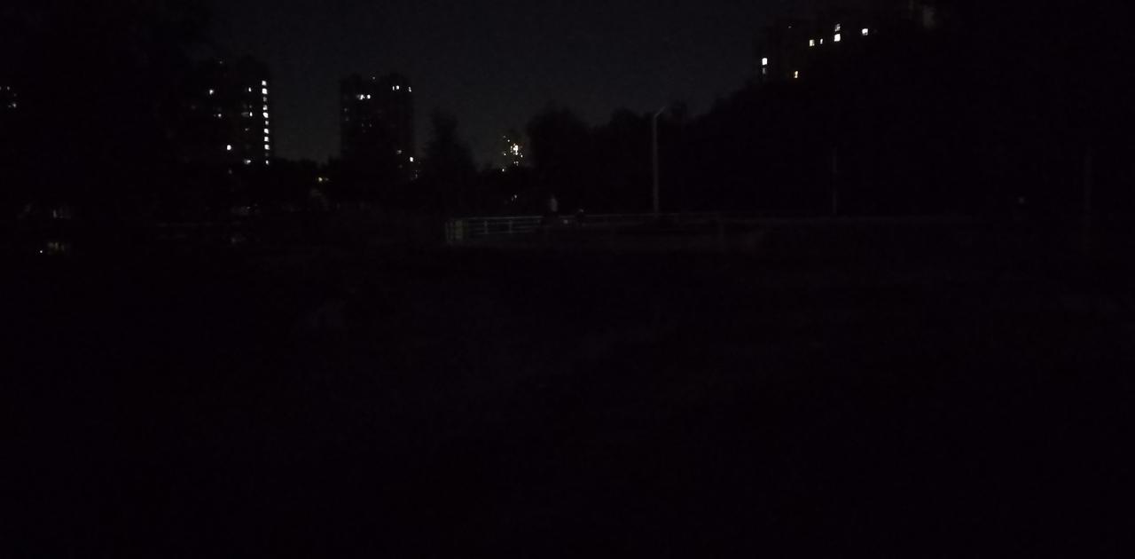 一片漆黑的公园