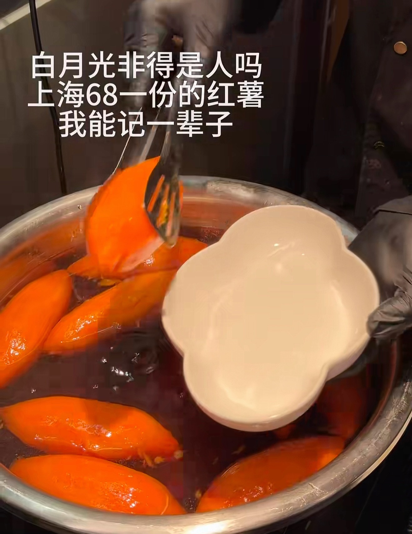 以为有白月光是很小众的事不仅有白月光，黑月光也要有，谁心里头还没喝，月光了？10