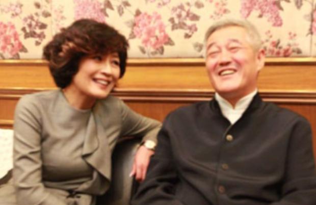 2013年，赵本山当着哈文的面：“既然如此，今年的春晚我不参加了”，说罢转身推门