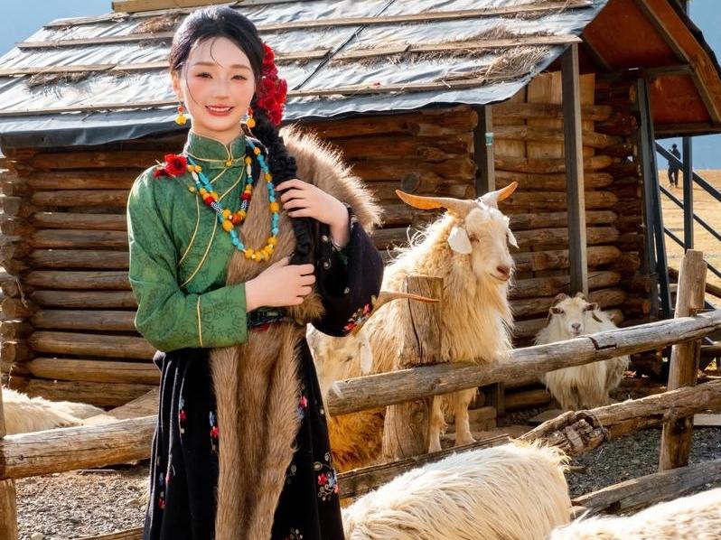 月薪1.6万养羊，包吃住还有wifi，工资不低风险极大。
       这份高薪