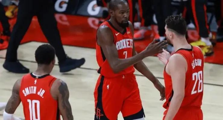 火箭今天虽然没有比赛，但因为今天太阳输给了黄蜂，已经落后5.5个胜场，火箭今天提