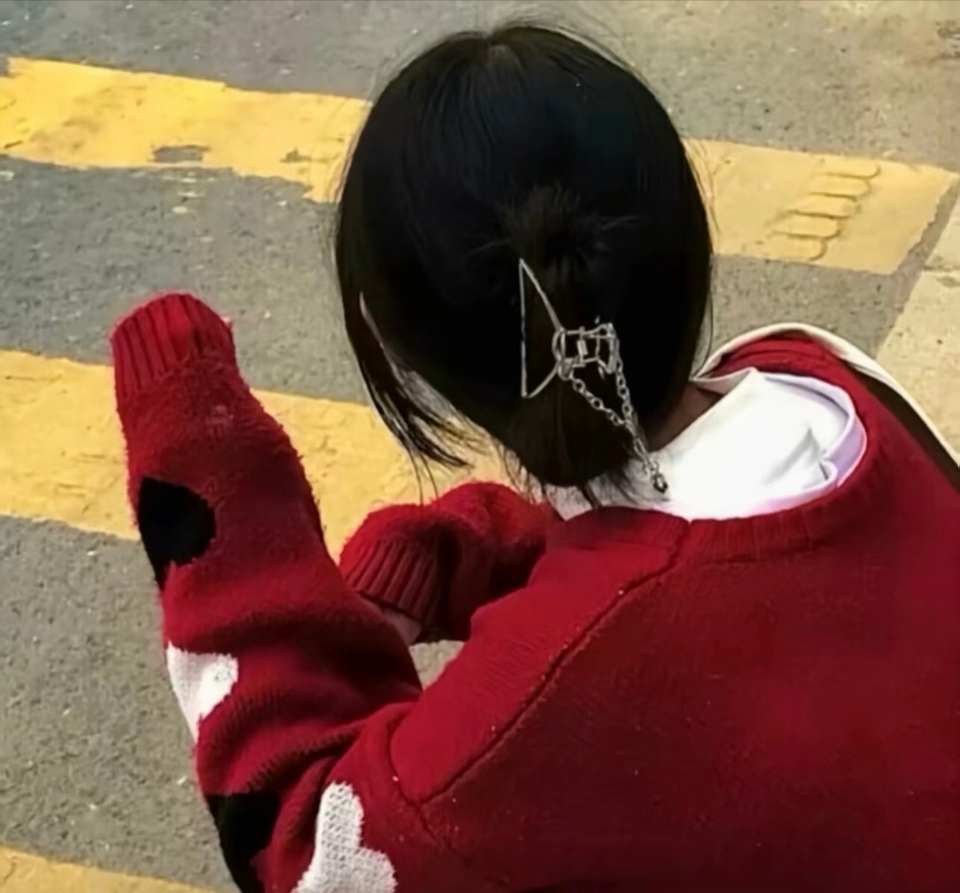 后来才明白，除了赚钱变美变强外，任何消耗自己的人或事，都送上三个字  “断舍离”
