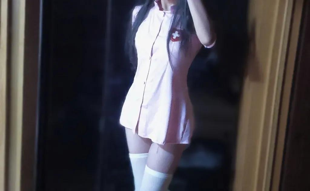 《人如月色，天若水边》

    宁静的深夜里，只有孤独的风，在荒野中游荡。
​
