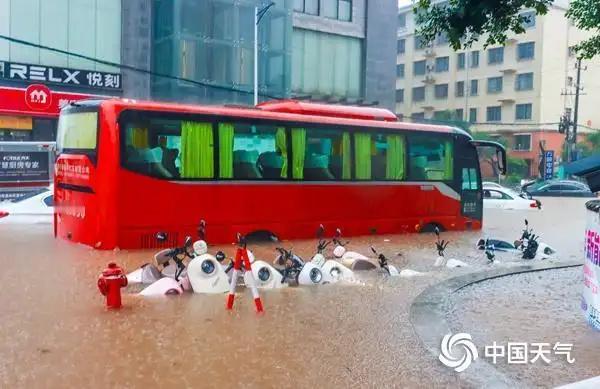 五一多地有大暴雨【大暴雨！南方降雨今起进入最强时段 五一假期仍有大范围降雨】南方