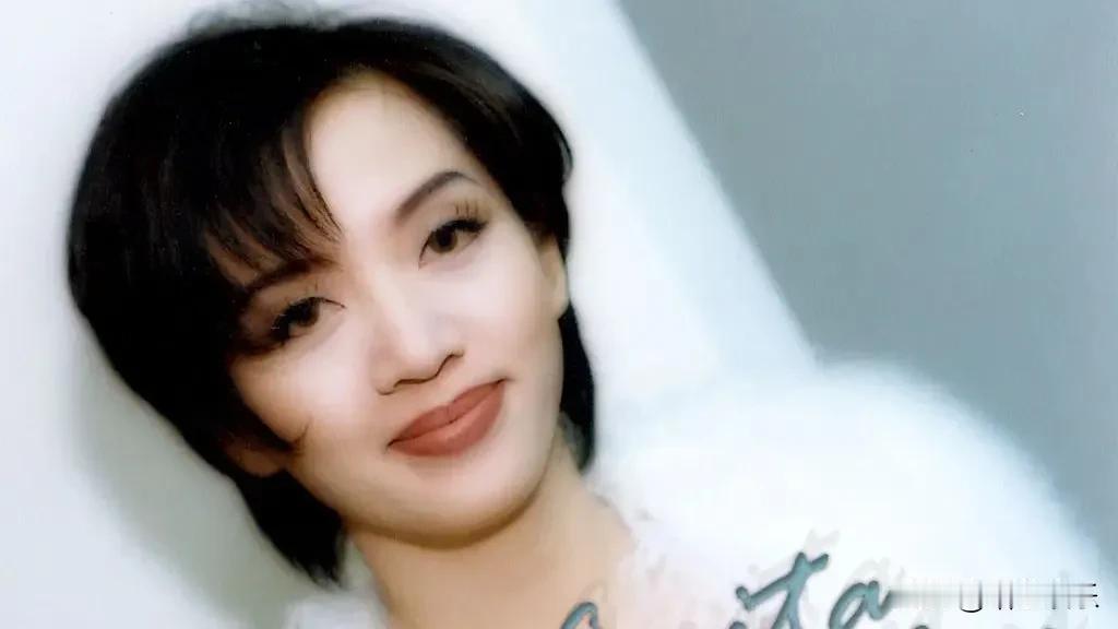 梅艳芳：传奇一生的辉煌与遗憾
 
她是舞台上光芒万丈的“香港女儿”，以独特魅力征