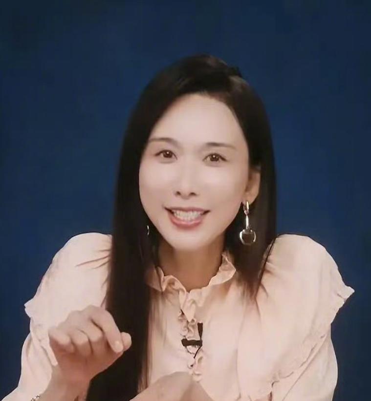 志玲姐姐突然变成了大家都不熟悉的样子，不知是年纪大了还是医美了，或者是日本这个地