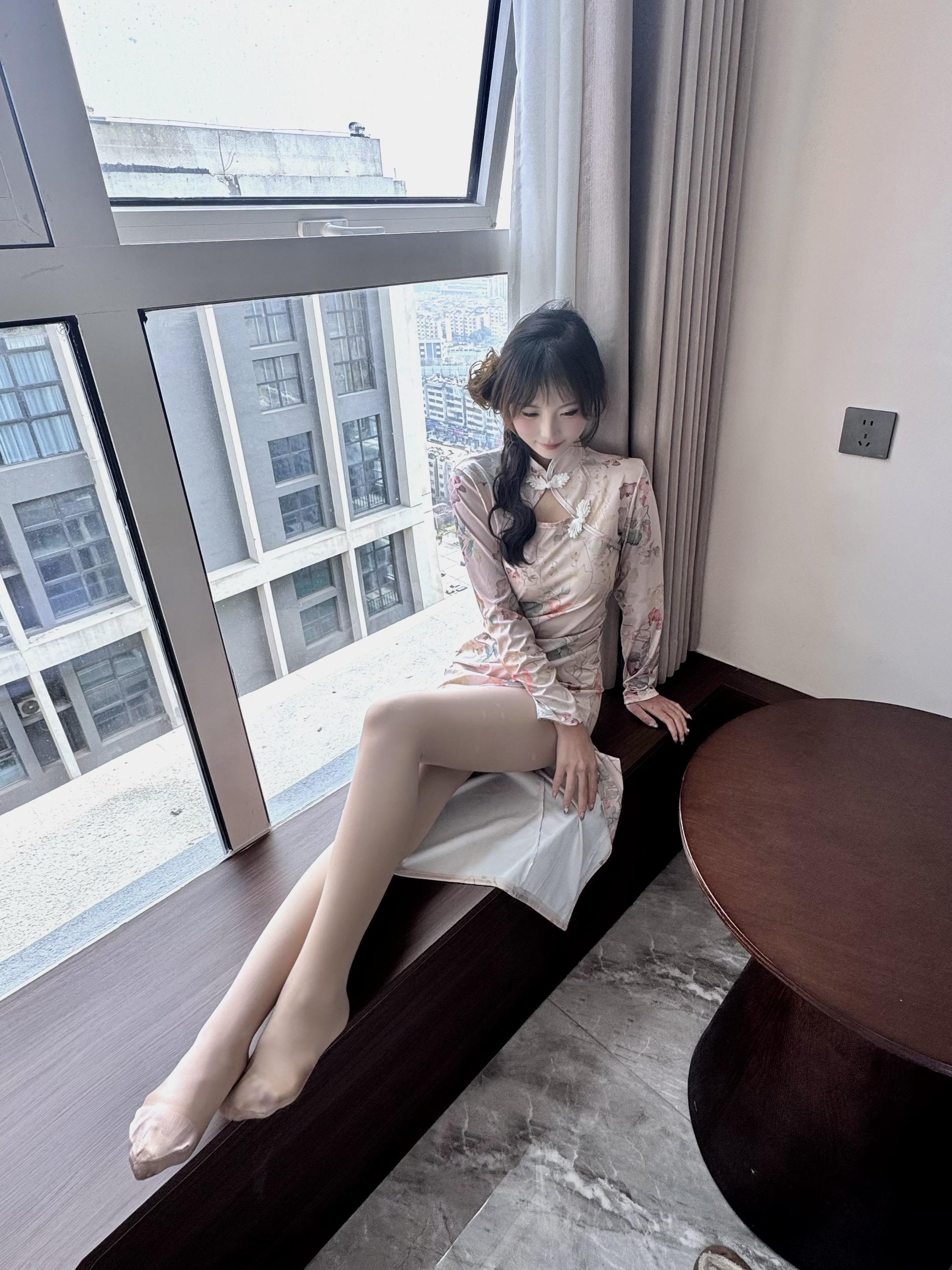 谁能拒绝和闺蜜窝在酒店看逐玉啊。