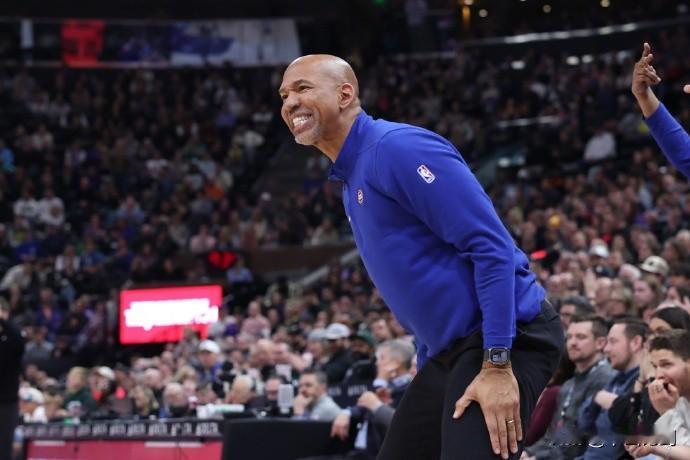 NBA：活塞解雇蒙蒂

活塞解雇了蒙蒂，在他合同还有5年6500万的情况下。
值