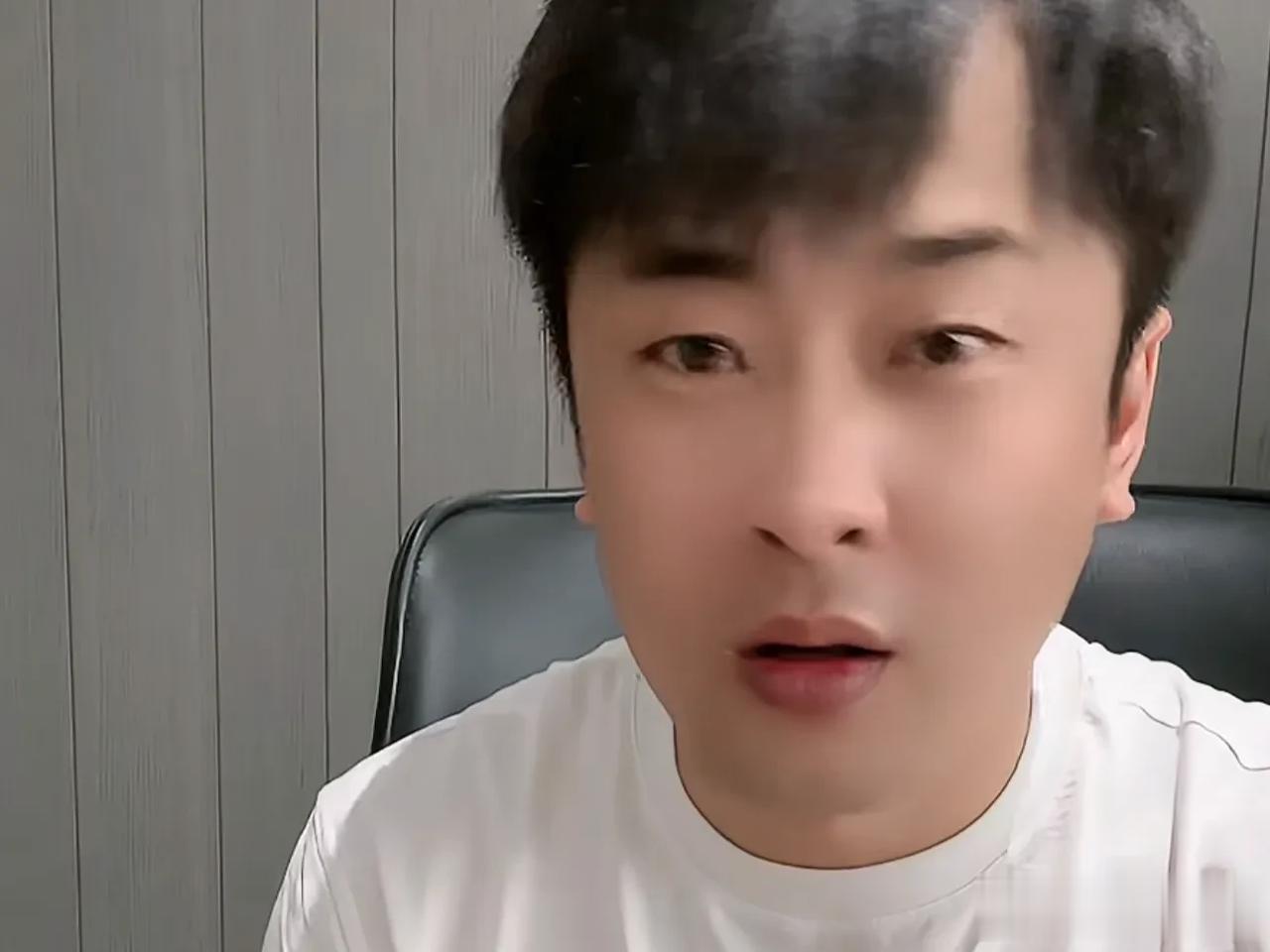 辛巴带粉丝家人们创业，公布两种模式：

第一个切片模式，或者叫短视频创业。

第