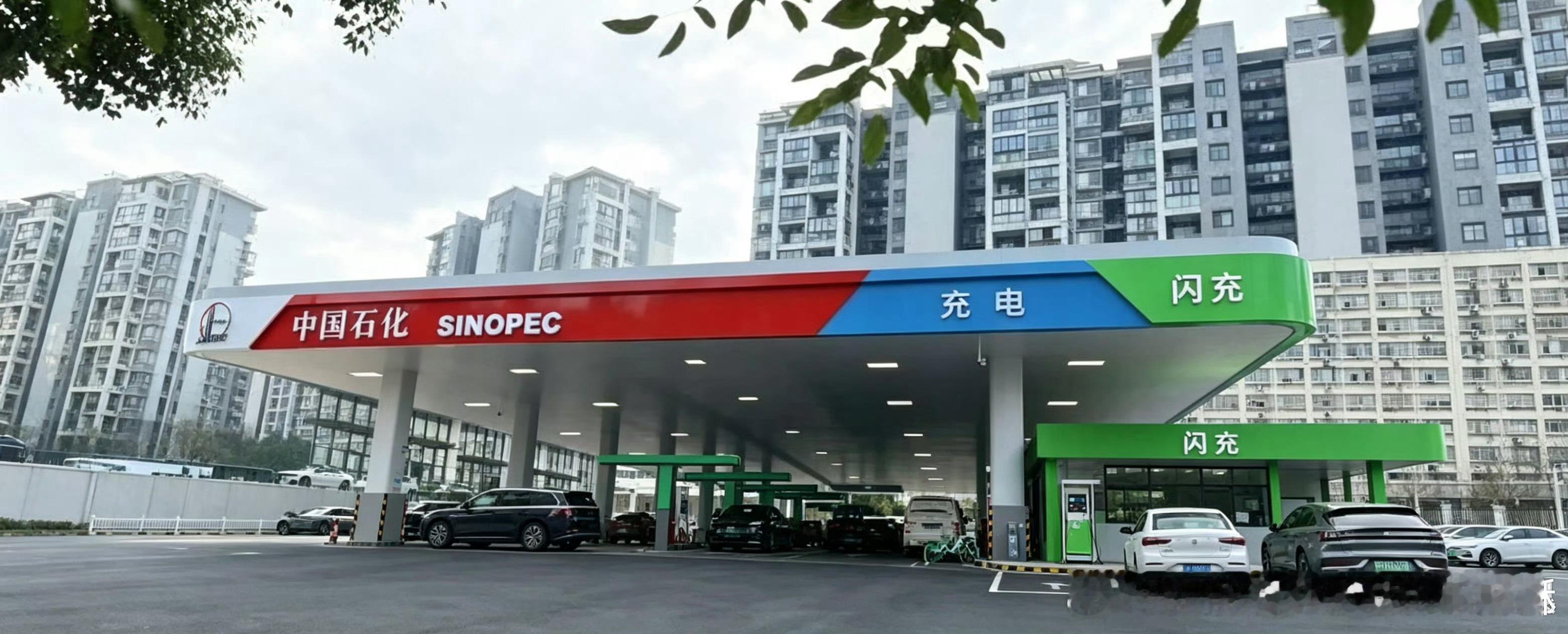 比亚迪为什么敢说一年建20000 座闪充站？请看图片： 