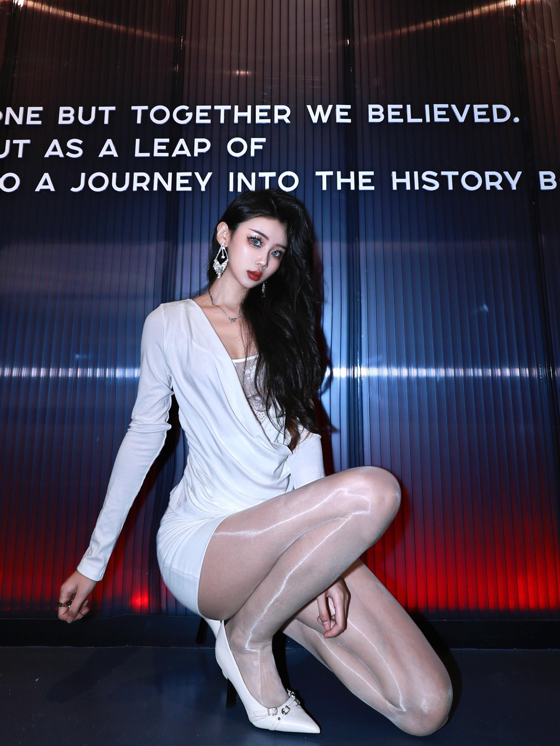 瞳孔和心跳的距离 在与你对视时清零。