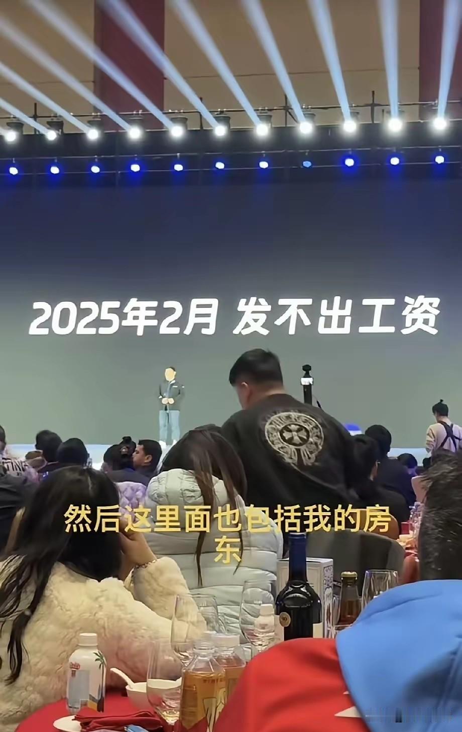 大家不要羡慕张雪了，
普通人永远也成为不了他。
原因很简单，不是因为他长得实在，