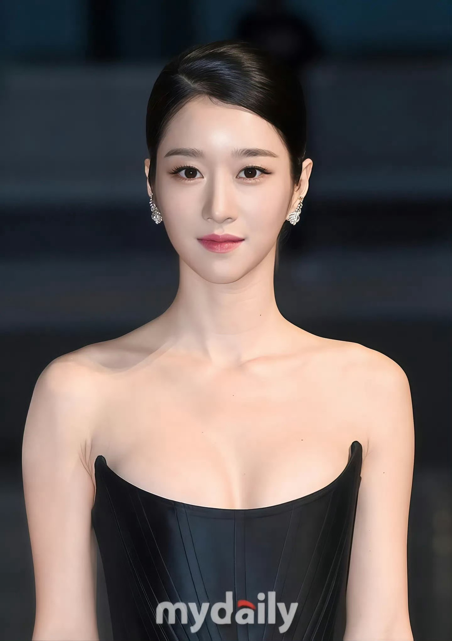 我是什么时候觉得大光明盘发比披肩发黑长直大波浪更有女人味的 就是在徐睿知这里….