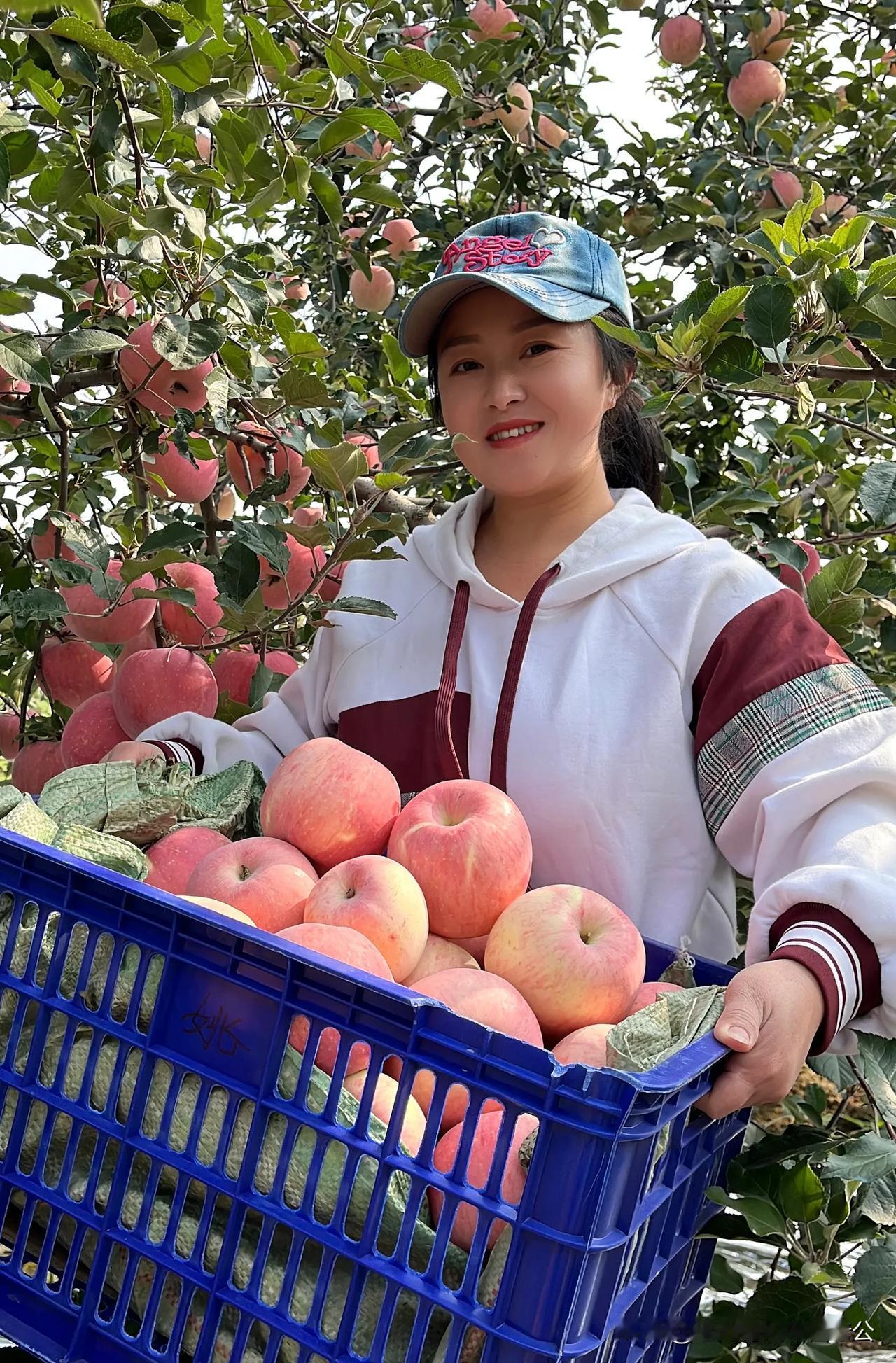 大家好，我是老挝杨玛丽，我和我嫂子一起嫁到中国三年了，之前我们在老挝的时候基本上