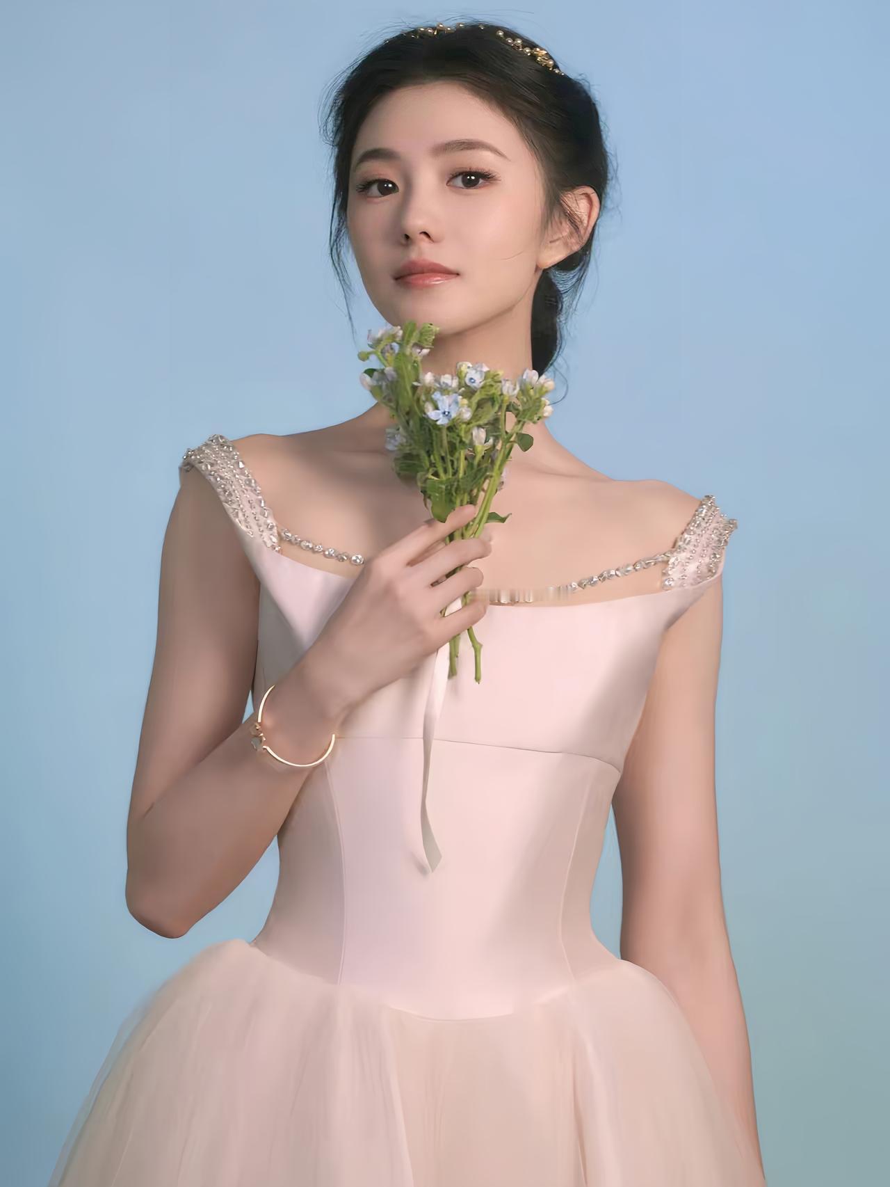 刘浩存美了美了！[比心][比心][比心]刘浩存风采依旧！[赞][赞][赞]刘浩存