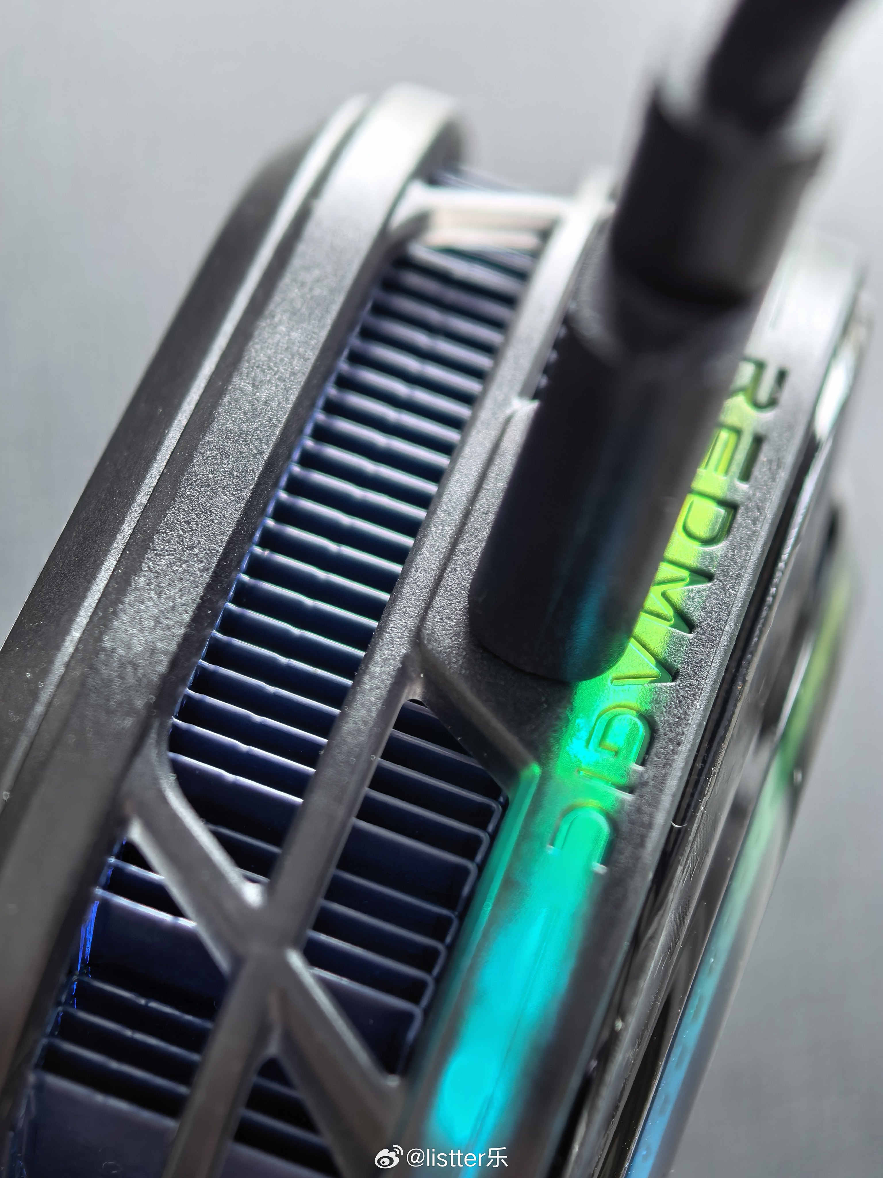 推荐一个特别好用的手机散热器：红魔散热器8Pro！这散热器有啥特点呢？    第