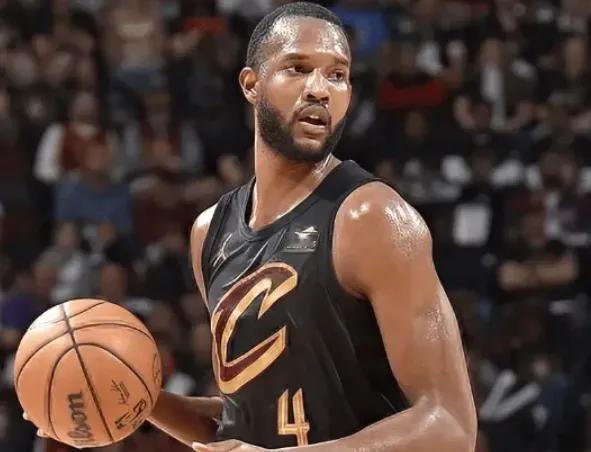 帕金斯：莫布利很全面，是联盟中最有技巧的大个子之一
05月04日讯，在NBA的江
