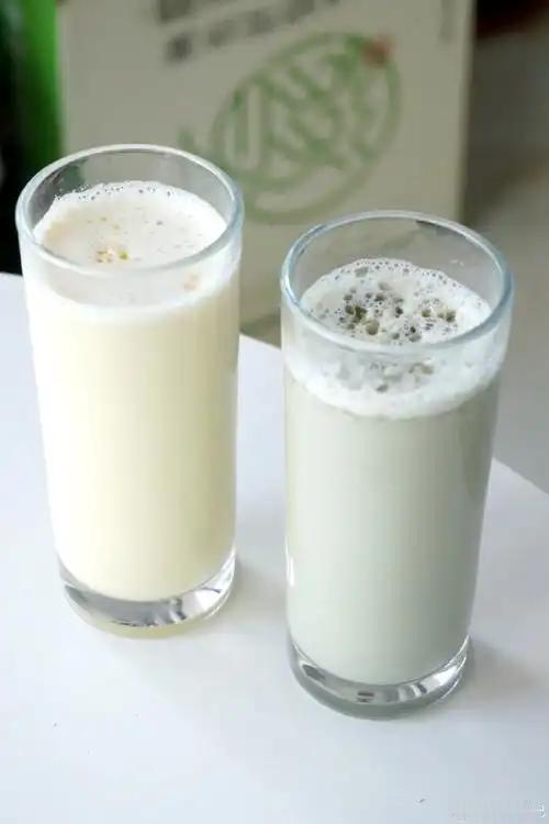 豆浆和牛奶哪个更有营养？
豆浆和牛奶作为两种常见的饮品，常常被人们拿来比较。究竟