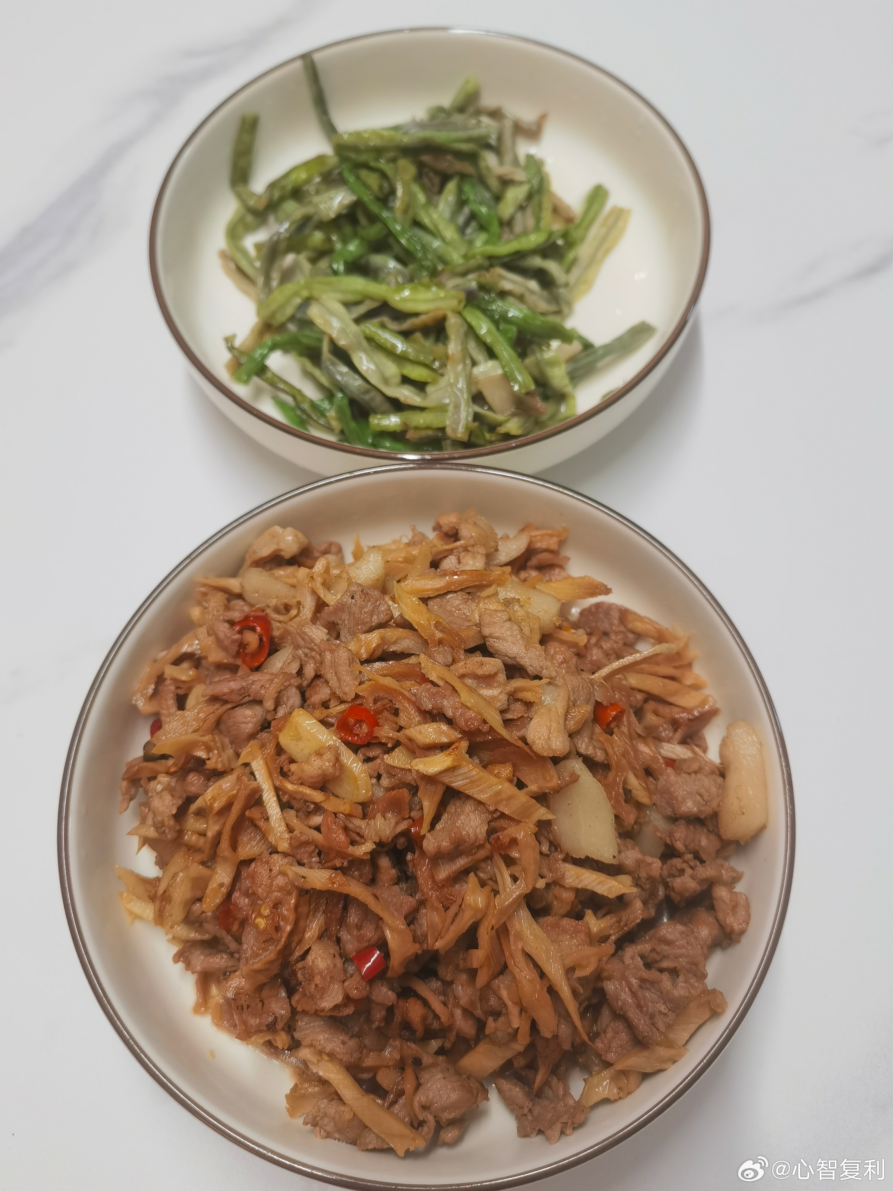 晚餐：干笋炒肉+清炒豆角。周六时光总是过得那么快～ 