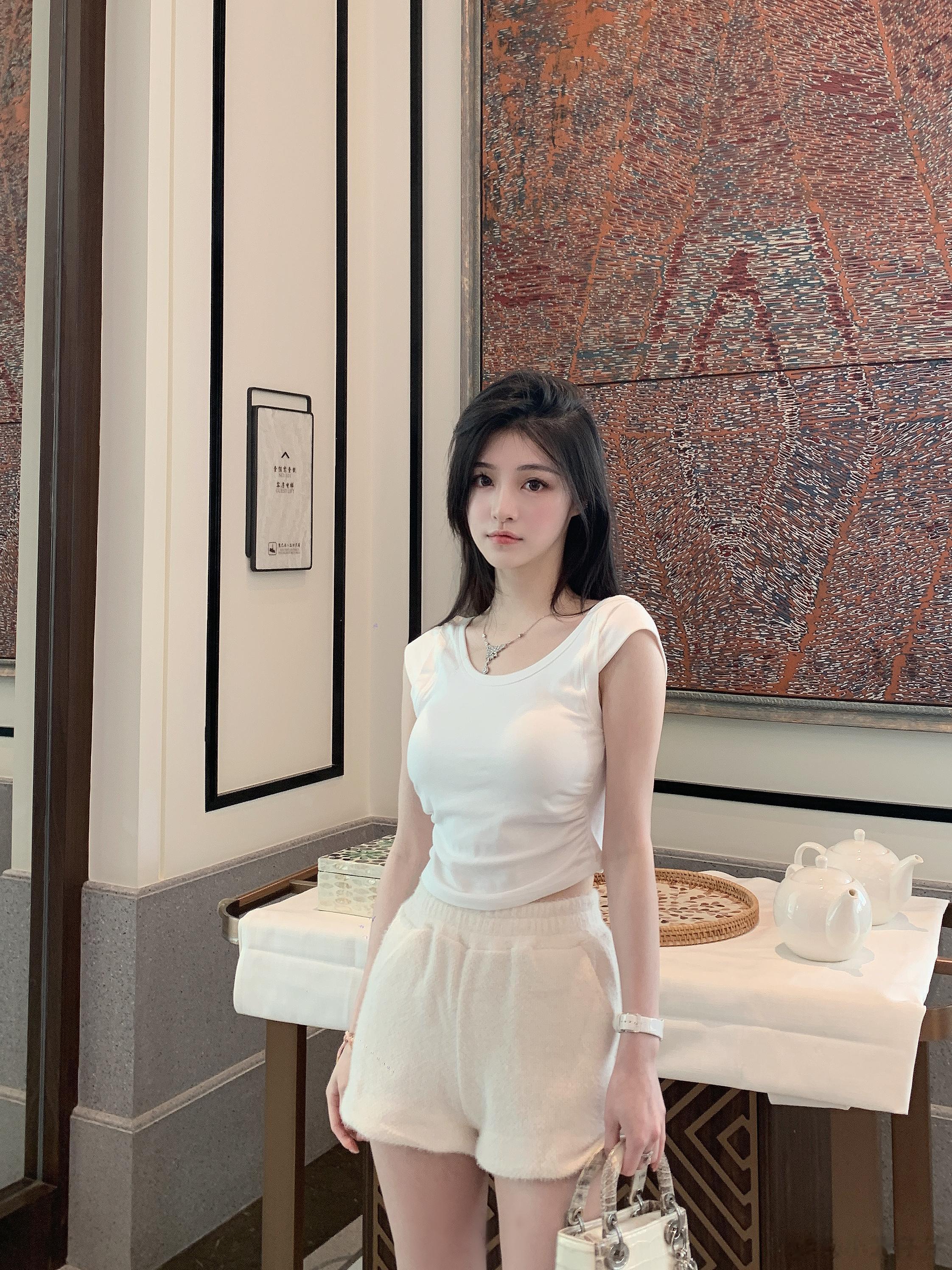 做了一些搭配给孩子们参考 买了这款狐狸毛（100%）➕羊绒（100%）的宝宝们可