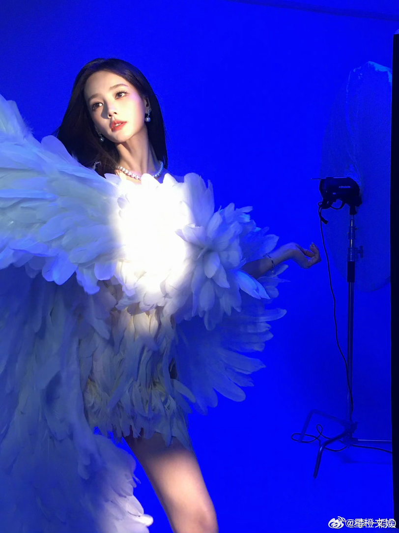 李一桐36岁生日发文李一桐36岁生日大片生日氛围感拉满！李一桐绝美写真上线，配上