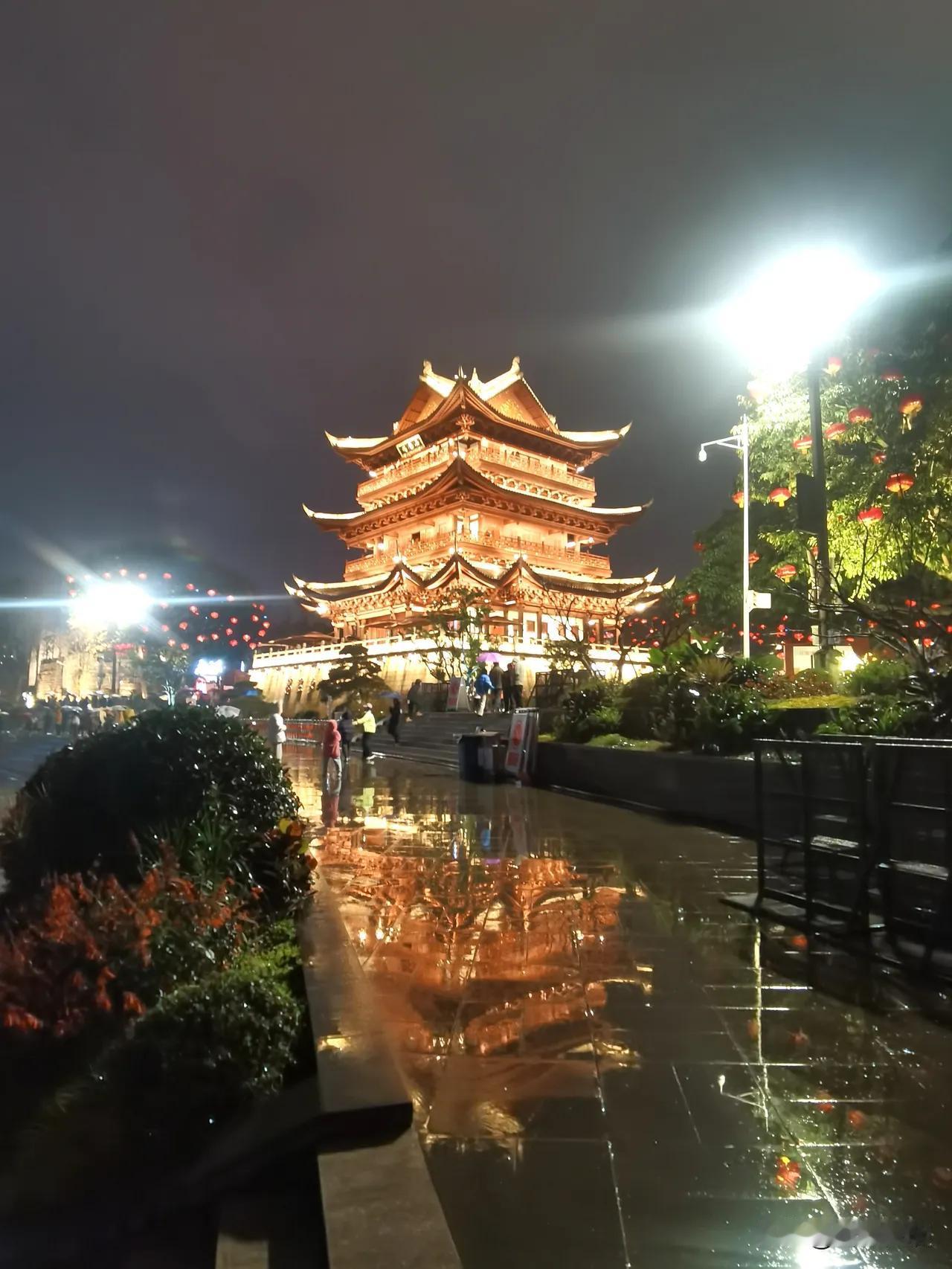 散户在股市中该怎么操作？

可以从以下几个方面规划操作策略：

一、把握市场趋势