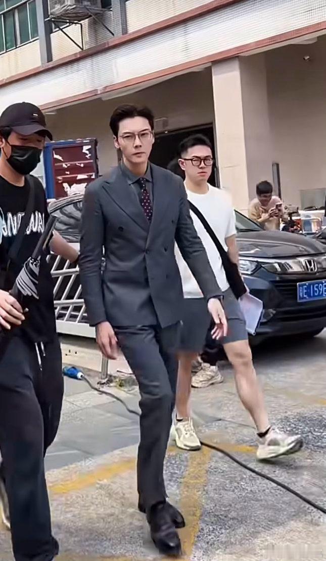 陈伟霆现在好瘦陈伟霆好瘦 陈伟霆现在好瘦，这个状态演沈皓明不敢想。。。 