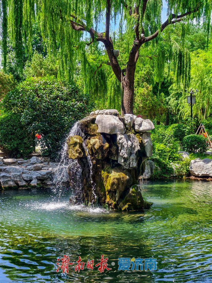 连续喷涌超300天！“月牙飞瀑”正当时