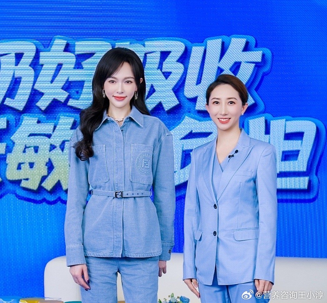 唐嫣蓝眼影 前几天和糖糖一起参加活动，本人实在是太太太太太太太美啦！性格也特别好