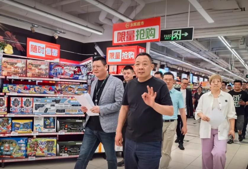 发现个挺有意思的现象：很多大品牌和地方老板，只要和胖东来做生意，不管过去多厉害，