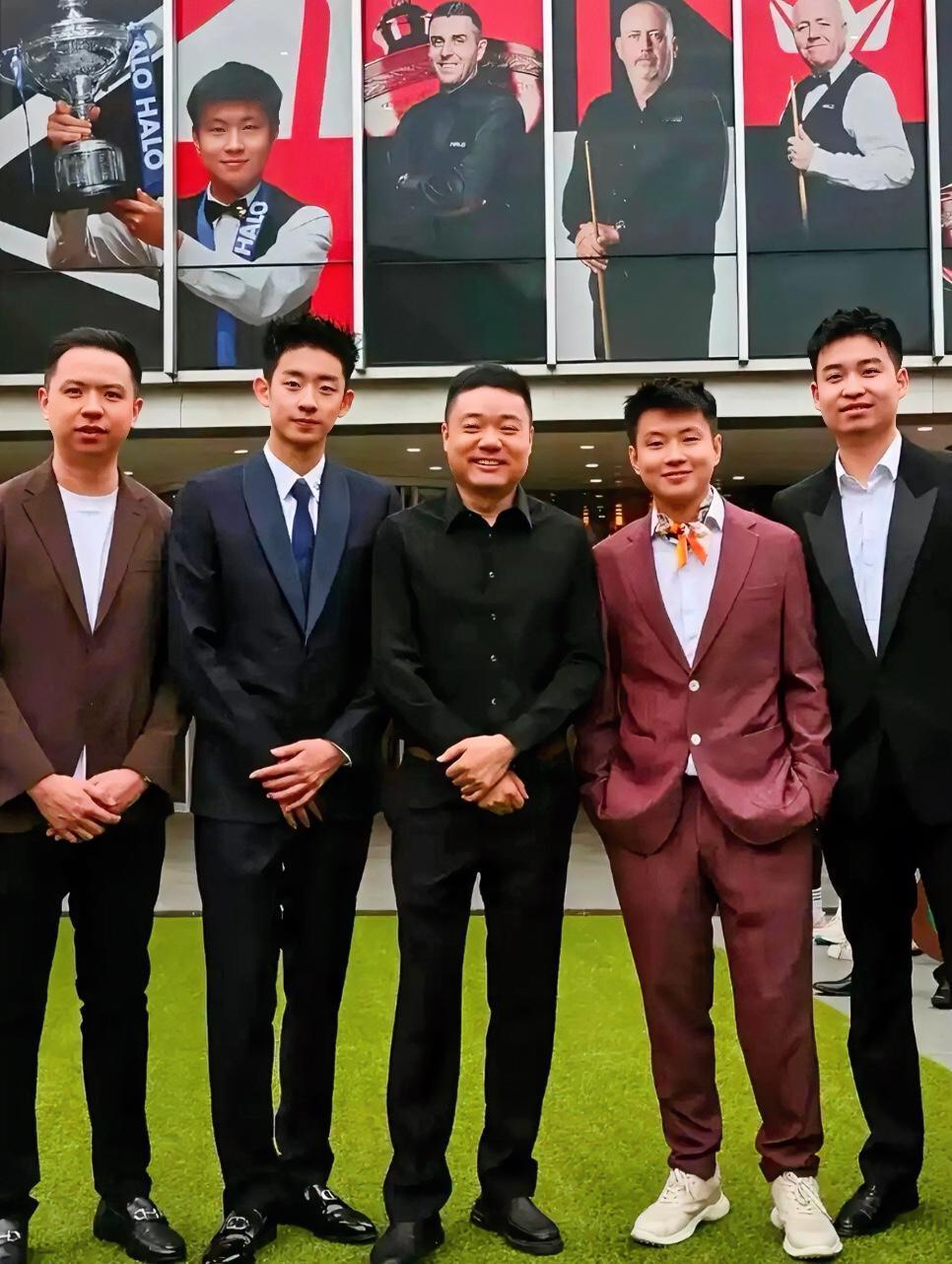 丁俊晖是中国斯诺克一哥吗若从即时世界排名上论，那赵心童是中国斯诺克一哥。若论对中