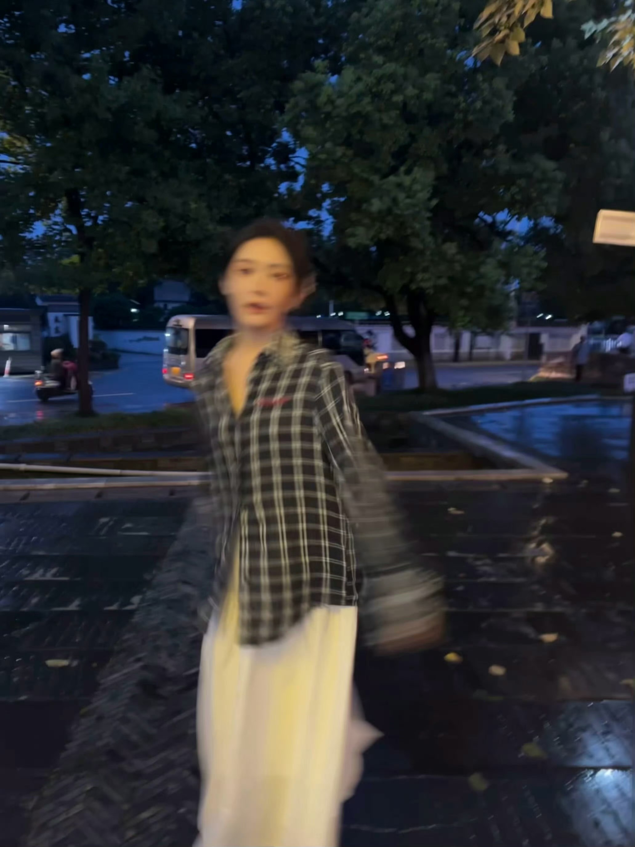 王艺瑾下班live动图 ​​​