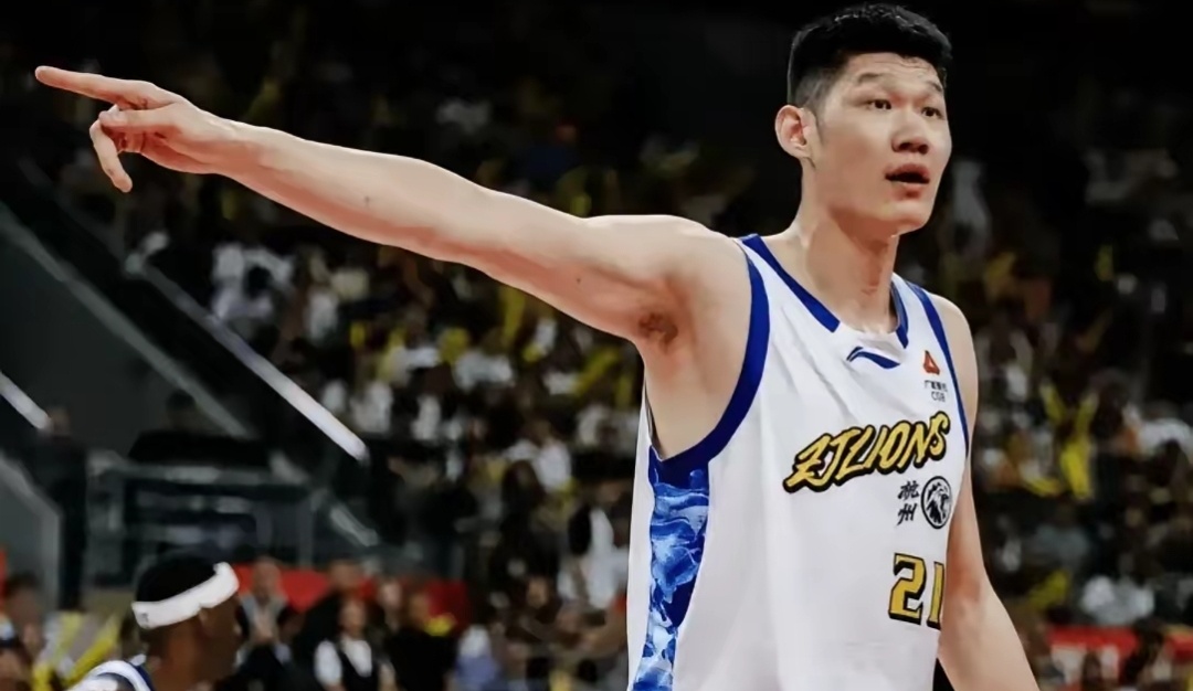 胡金秋应该是在杜峰那有啥把柄，每次遇到广东男篮软的一批，舔杜峰，可惜每次杜峰干他