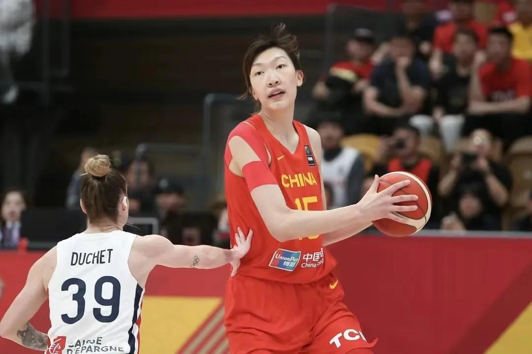刚刚结束的奥运会女篮资格赛第二场，中国女篮以50比82大比分惨败法国队，没办法，