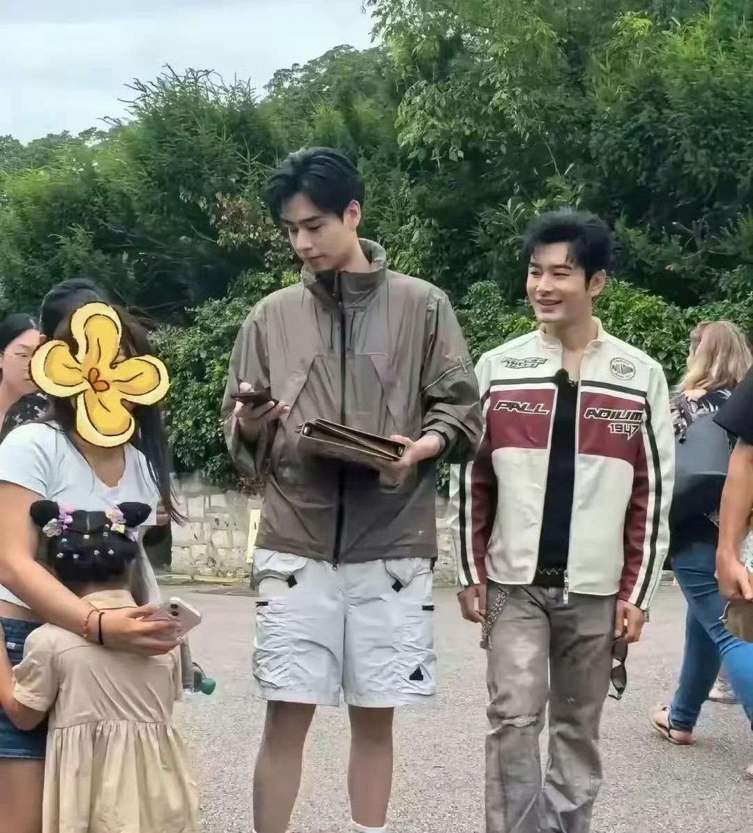 黄晓明一定一千个一万个不愿意站在胡一天旁边，显得他个子好矮[允悲][允悲] 